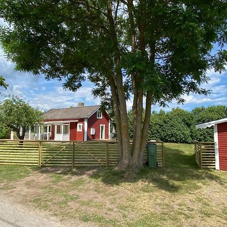 Charmig, Nyrenoverat Och Fullt Utrustad Stuga. Anpassad Foer Hundar, Naera Till Naturen Och Havet. Gangavstand Till Golfbana. Kalmar Bagian luar foto