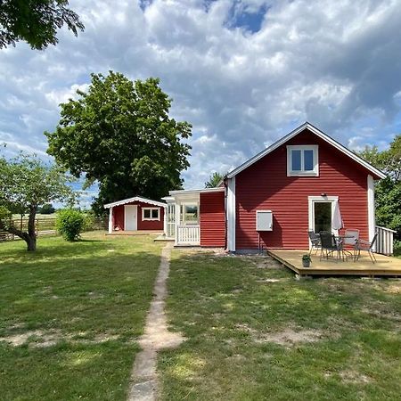 Charmig, Nyrenoverat Och Fullt Utrustad Stuga. Anpassad Foer Hundar, Naera Till Naturen Och Havet. Gangavstand Till Golfbana. Kalmar Bagian luar foto