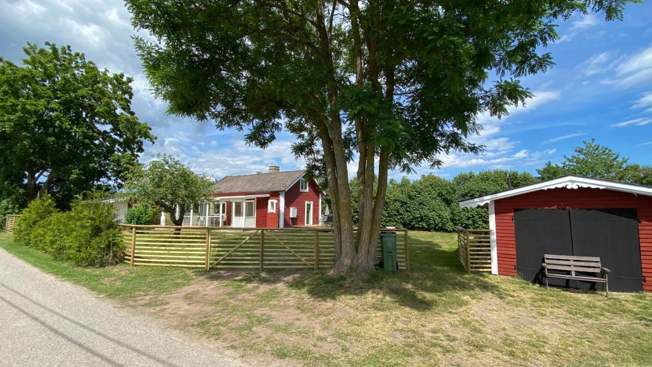 Charmig, Nyrenoverat Och Fullt Utrustad Stuga. Anpassad Foer Hundar, Naera Till Naturen Och Havet. Gangavstand Till Golfbana. Kalmar Bagian luar foto