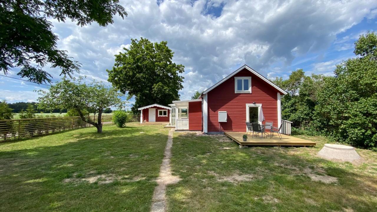 Charmig, Nyrenoverat Och Fullt Utrustad Stuga. Anpassad Foer Hundar, Naera Till Naturen Och Havet. Gangavstand Till Golfbana. Kalmar Bagian luar foto